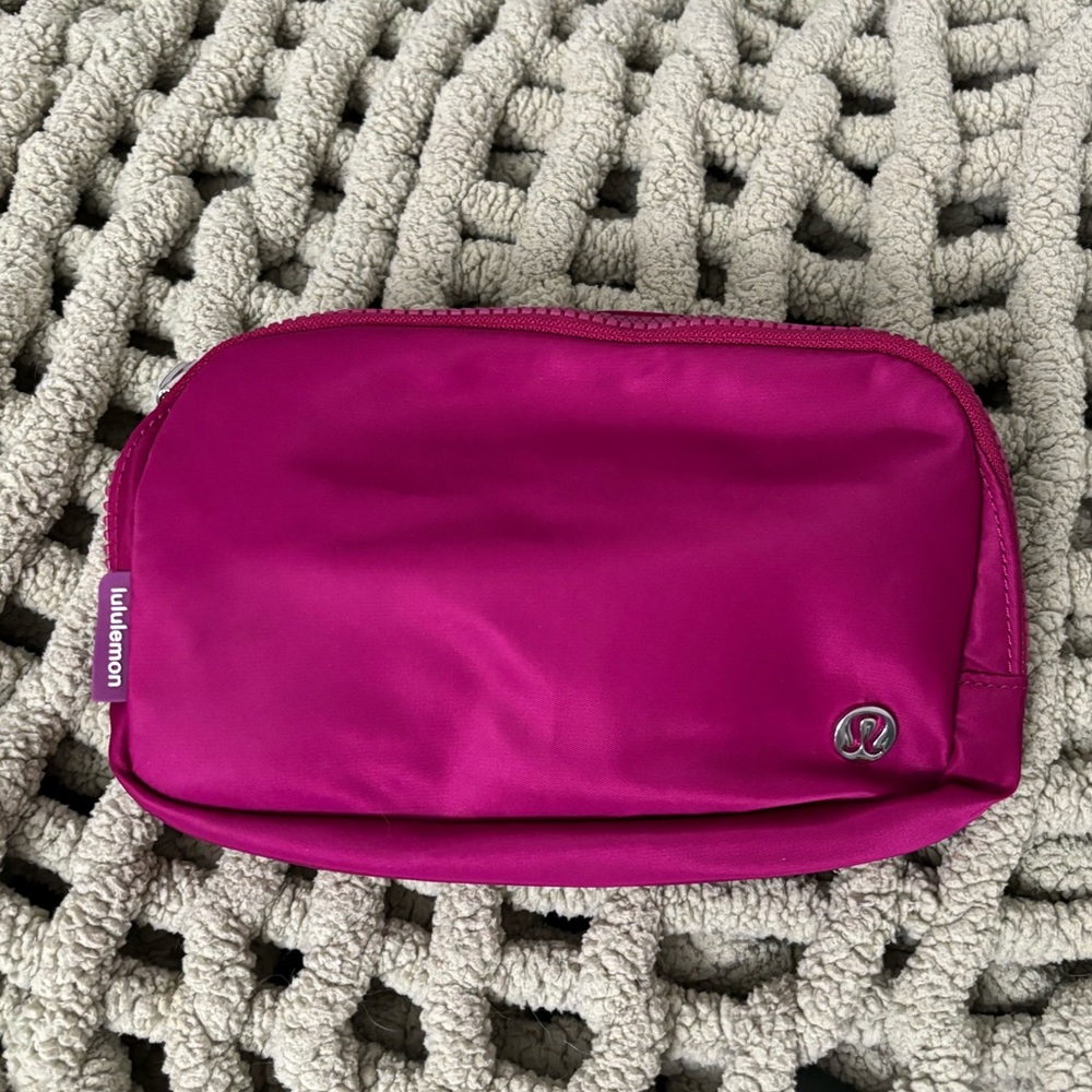 Everywhere belt bag 1L -Wild Berry